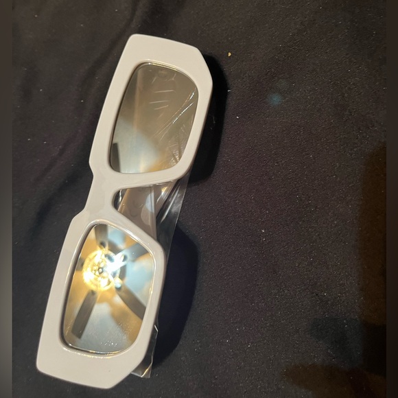 Snow while frames - Picture 2 of 3